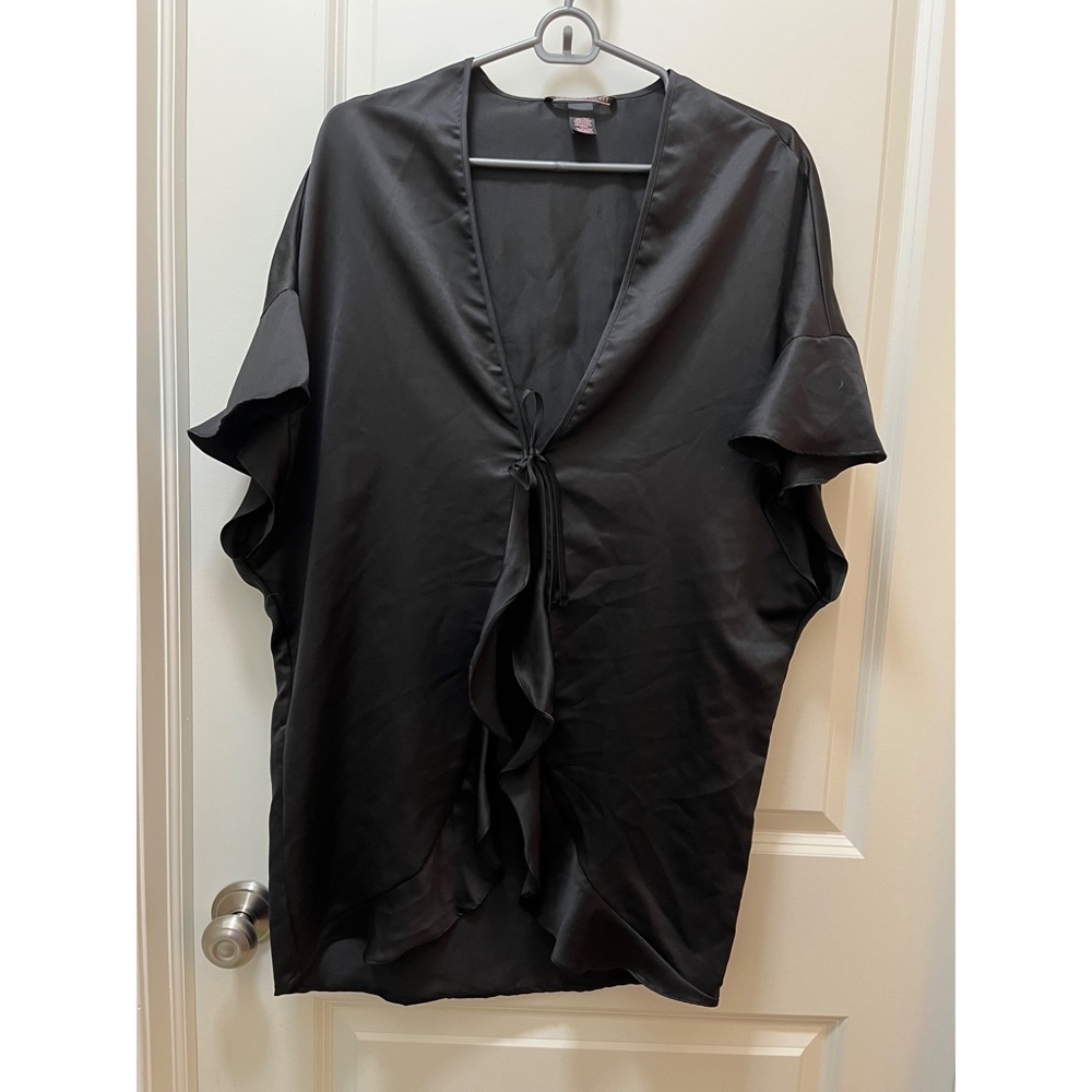 Brand New OS Victoria’s Secret tie closure kimono style short sleeve robe black
